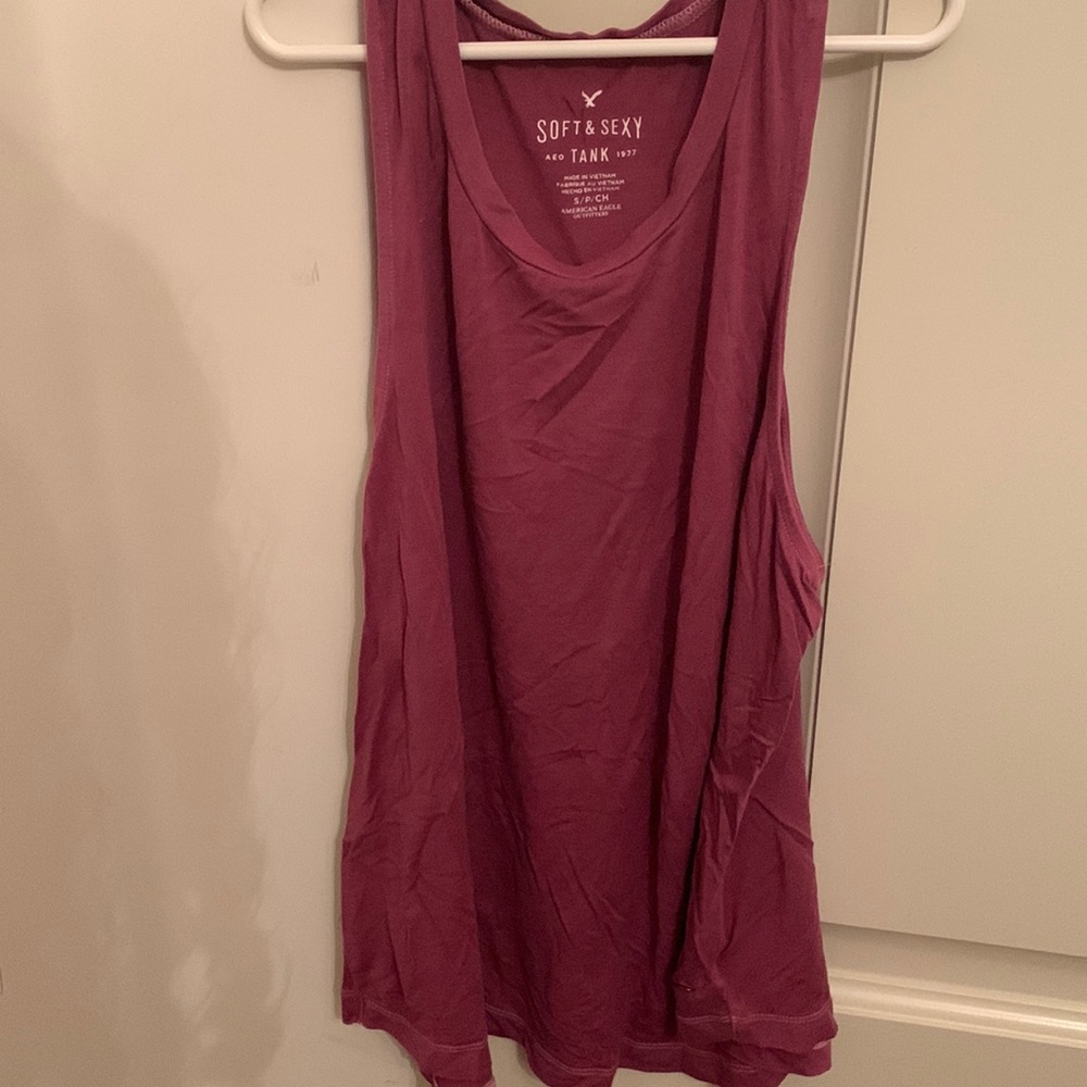 American Eagle pink tank.